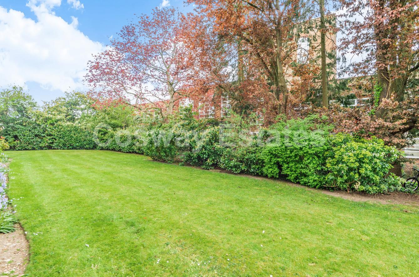 Holland Court, Mill Hill